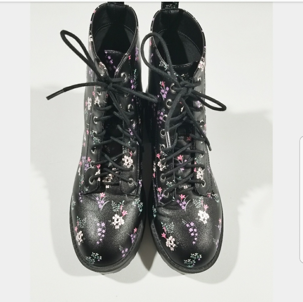 SOLD 🚫 ON MERCARI Combat Platform Lace Up Boots - Picture 7 of 8